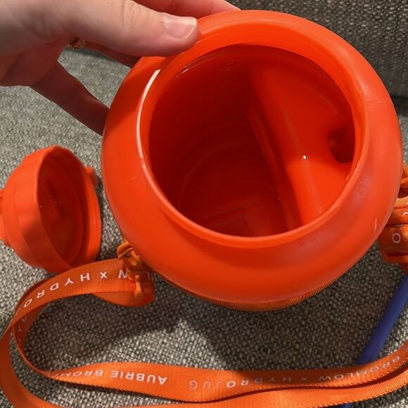 Like new Hydrojug water bottle - orange with carrying sleeve and straw - Picture 4 of 7